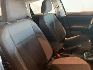 VOLKSWAGEN Taigo usata, con USB