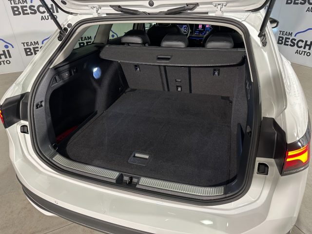 VOLKSWAGEN Passat Variant usata, con Autoradio