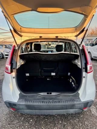 RENAULT Scenic usata, con Sensori di parcheggio posteriori