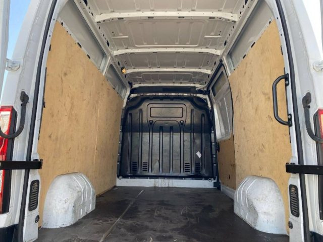 OPEL Movano usata, con Bluetooth