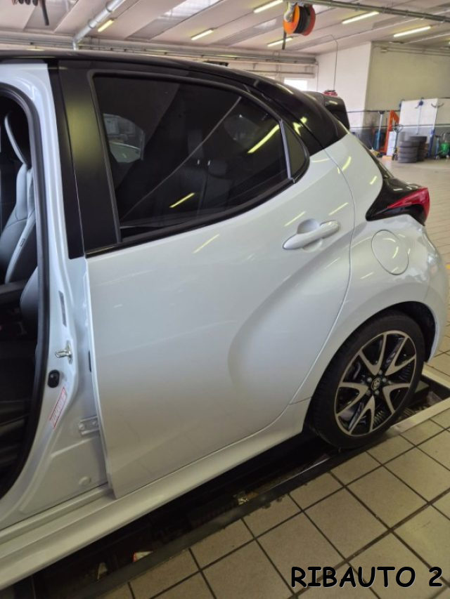 TOYOTA Yaris usata, con Autoradio