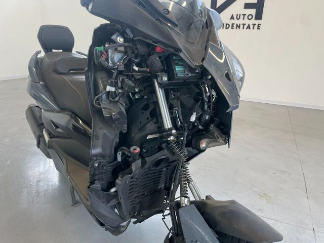YAMAHA X-MAX 300 usata 8
