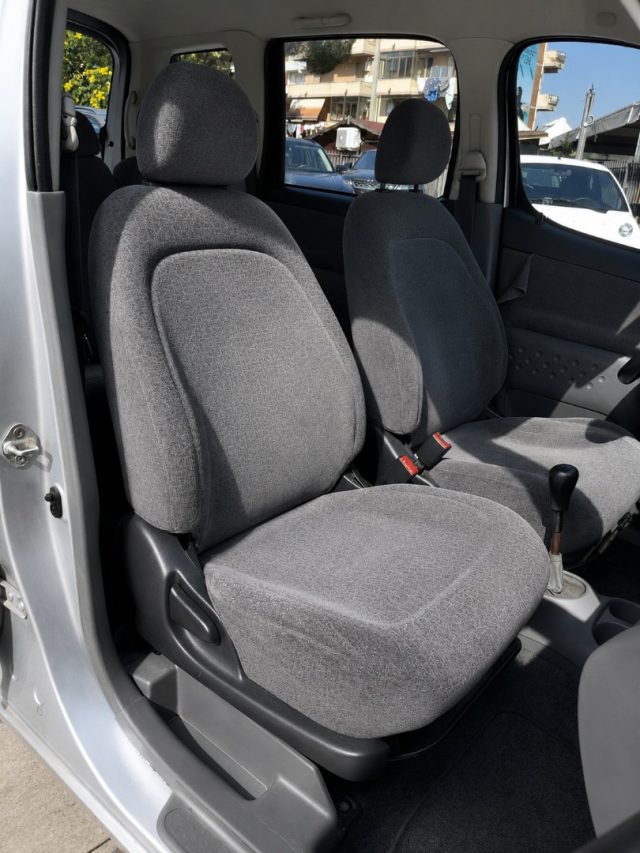 TOYOTA Yaris usata, con Servosterzo