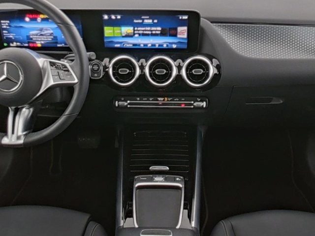 MERCEDES-BENZ GLA 180 usata, con Cerchi in lega