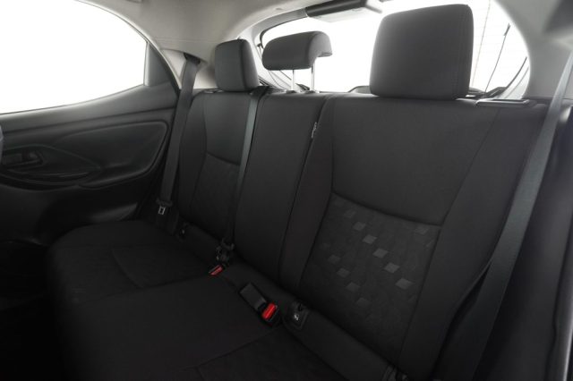 TOYOTA Yaris usata 8