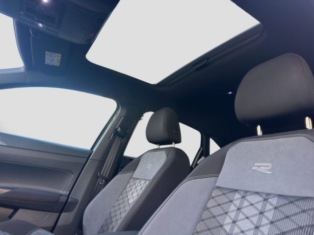 VOLKSWAGEN Taigo usata 12