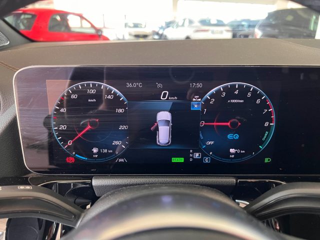 MERCEDES-BENZ GLA 250 usata, con Fari LED