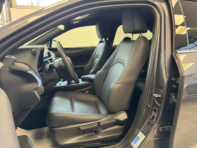 LEXUS UX 250h usata, con Cerchi in lega