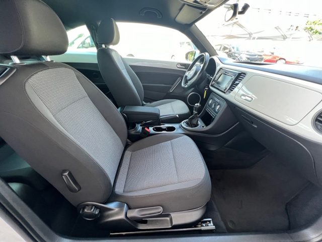 VOLKSWAGEN Maggiolino usata, con Autoradio digitale