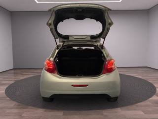 PEUGEOT 208 usata, con Controllo automatico clima