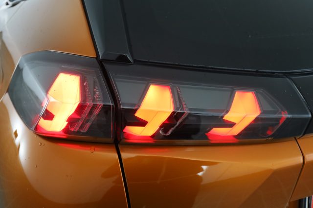 PEUGEOT 2008 usata 9