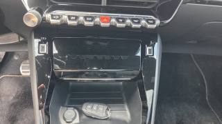 PEUGEOT 208 usata, con Volante in pelle