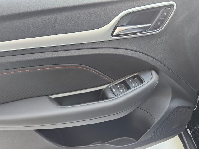MG ZS usata, con USB