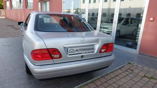 MERCEDES-BENZ E 200 usata, con Autoradio