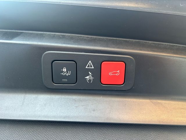 PEUGEOT 5008 usata, con Volante in pelle