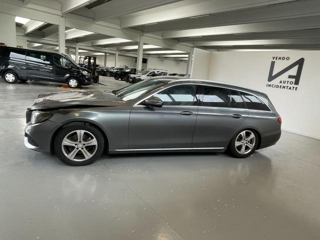MERCEDES-BENZ E 220 usata, con Alzacristalli elettrici