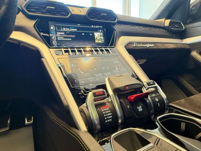 LAMBORGHINI Urus usata, con Boardcomputer