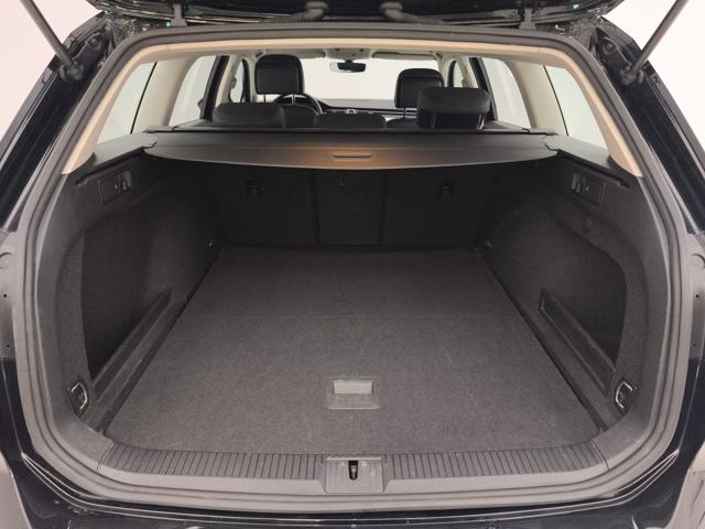 VOLKSWAGEN Passat Variant usata, con Volante in pelle