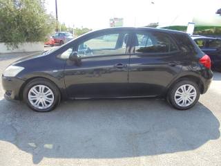 TOYOTA Auris usata, con Autoradio