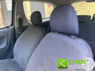 TOYOTA Yaris usata, con Autoradio