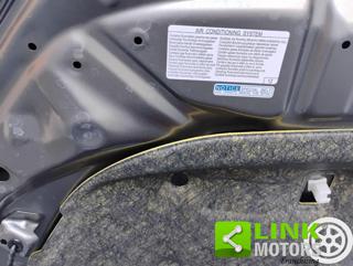 TOYOTA Yaris usata, con Leve al volante