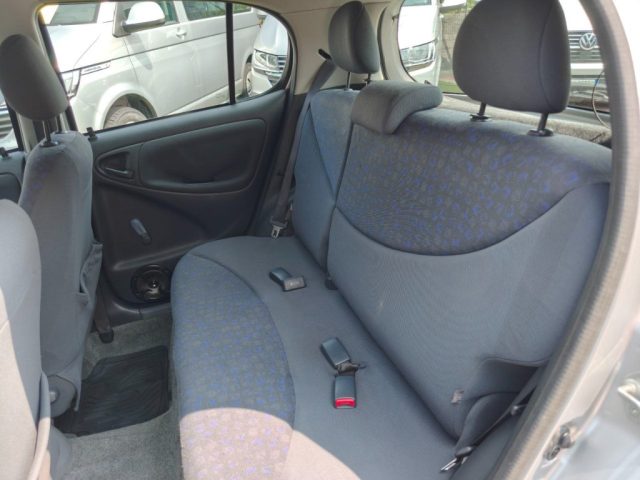 TOYOTA Yaris usata 12