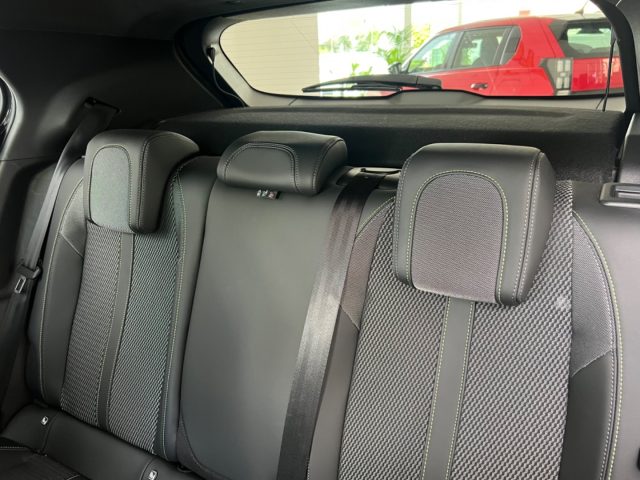 PEUGEOT 2008 usata, con Volante multifunzione