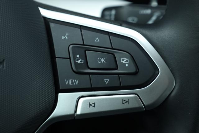 VOLKSWAGEN Golf usata, con USB