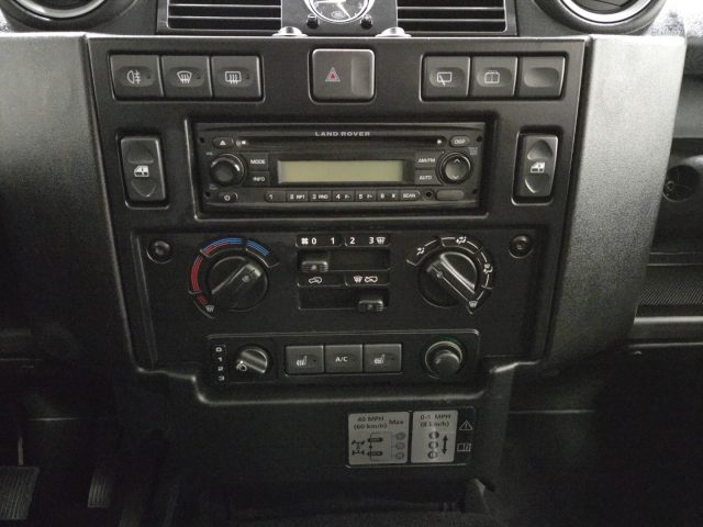 LAND ROVER Defender usata 24