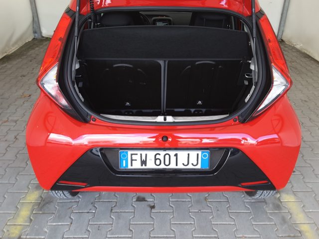 TOYOTA Aygo usata, con Sedile posteriore sdoppiato