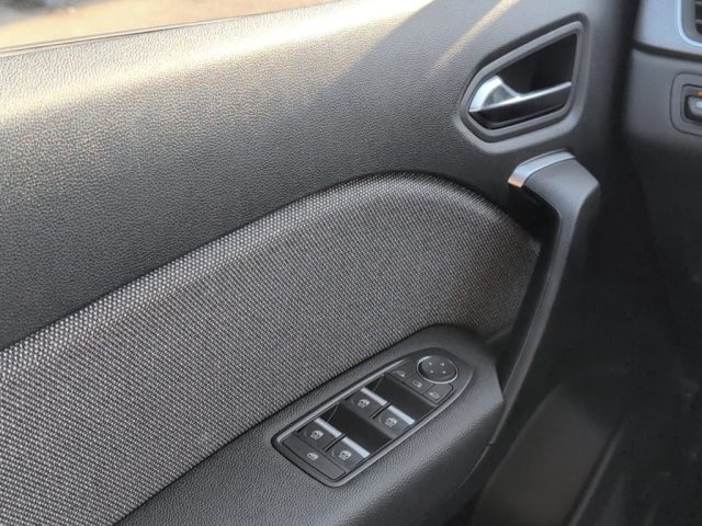 RENAULT Captur usata, con Autoradio digitale