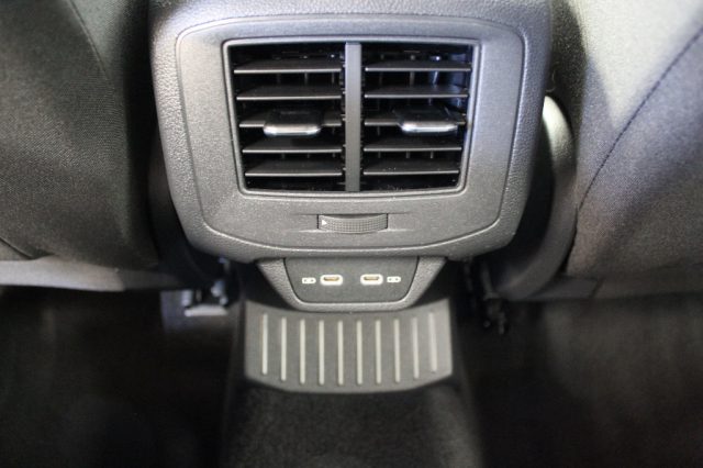 VOLKSWAGEN T-Roc usata, con Volante multifunzione