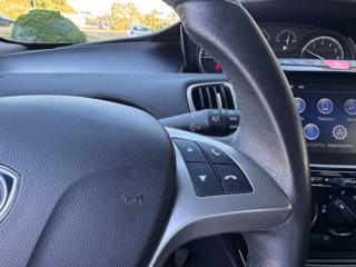 LANCIA Ypsilon usata, con Hill holder