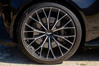 ASTON MARTIN Vantage usata, con Leve al volante