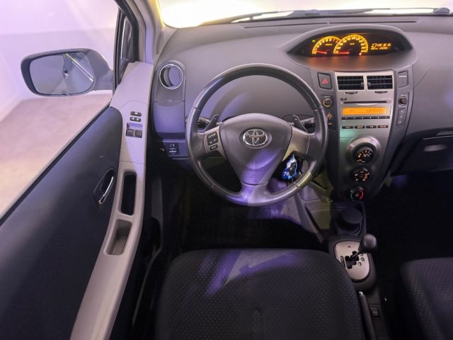 TOYOTA Yaris usata 13