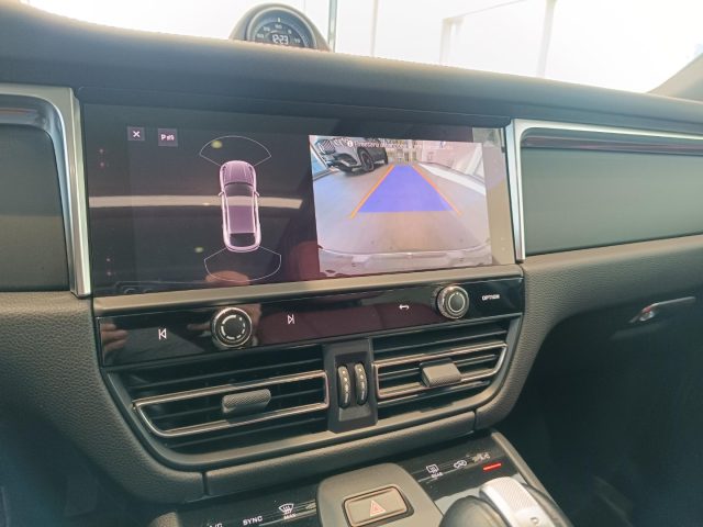 PORSCHE Macan usata, con Park Distance Control