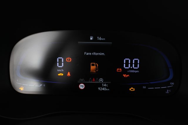 HYUNDAI i10 usata 12