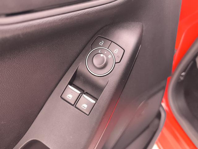 FORD Fiesta usata, con Fari LED