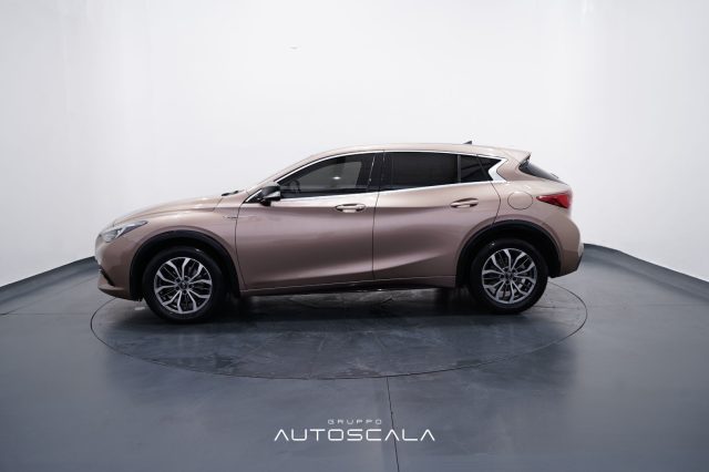 INFINITI Q30 usata, con Airbag laterali