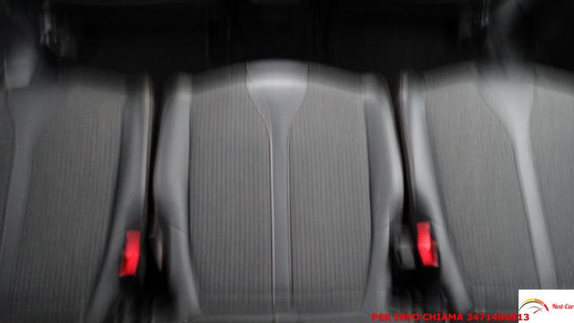 PEUGEOT 5008 usata, con Sensori di parcheggio anteriori