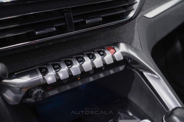 PEUGEOT 3008 usata, con Sensori di parcheggio posteriori