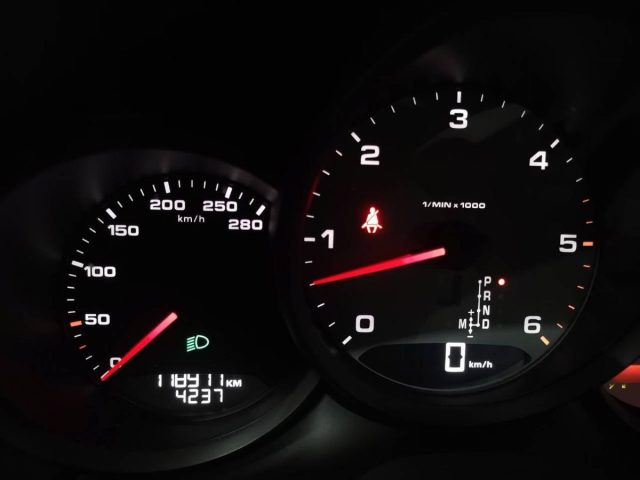 PORSCHE Macan usata, con Bracciolo