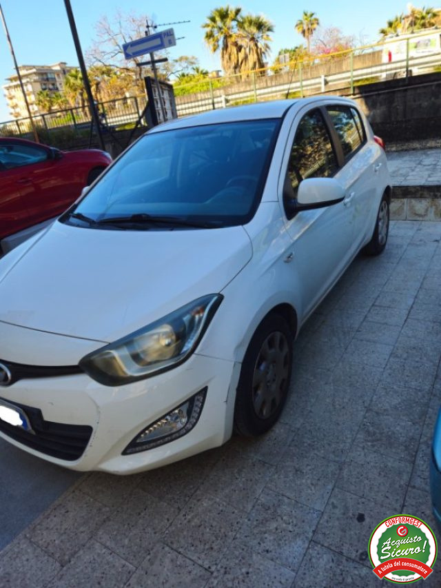 HYUNDAI i20 usata, con Airbag