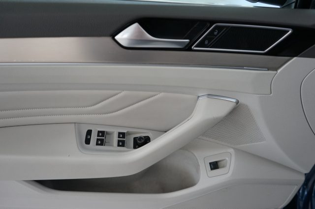 VOLKSWAGEN Passat Variant usata, con Sensori di parcheggio posteriori