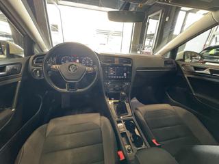 VOLKSWAGEN Golf usata, con USB