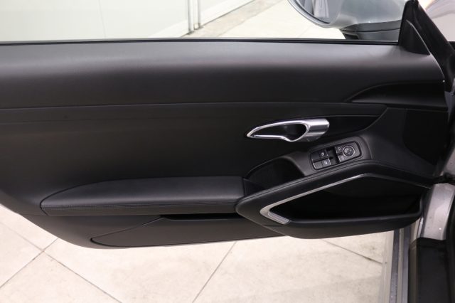 PORSCHE 718 Spyder usata, con Sensori di parcheggio posteriori