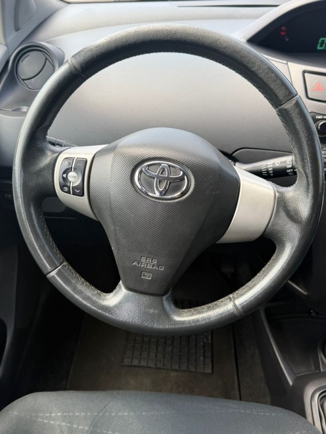 TOYOTA Yaris usata 15