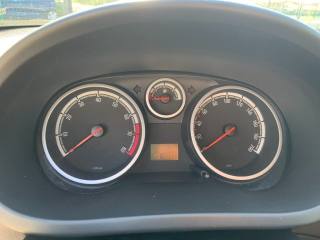 OPEL Corsa usata, con USB