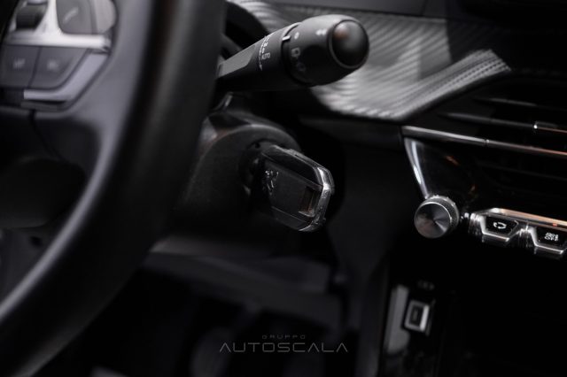 PEUGEOT 2008 usata, con Touch screen