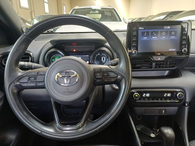 TOYOTA Yaris usata, con Fari LED